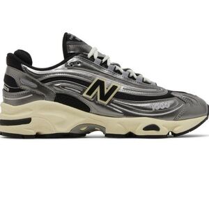 New Balance 1000 Silver Metallic size 7.5M/9W